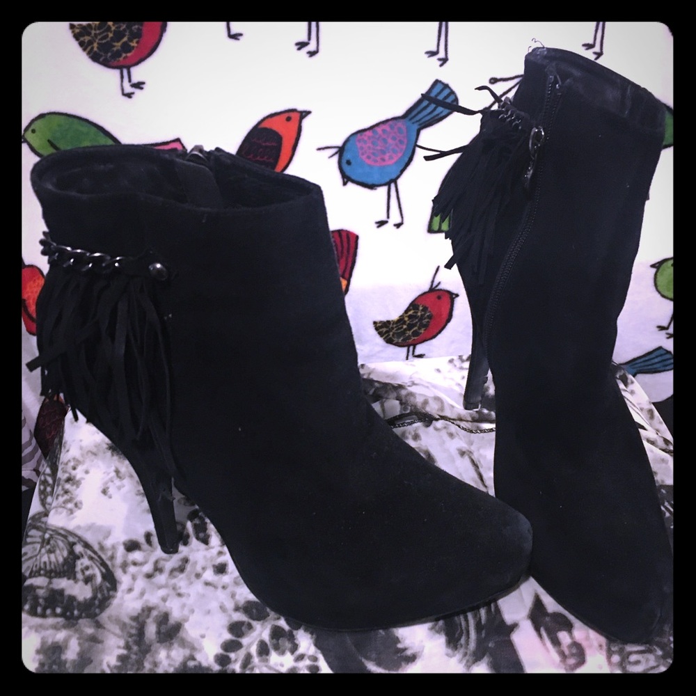 Fringed suede ankle boots